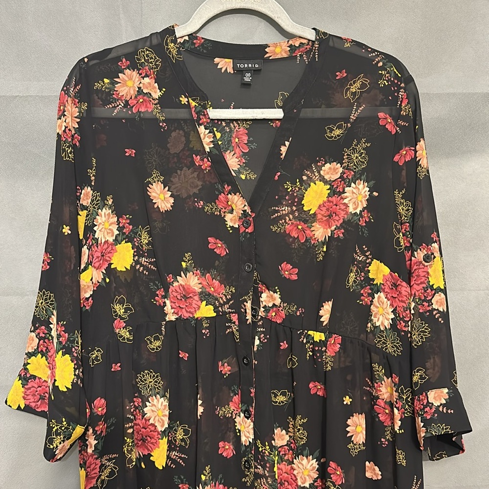 Torrid Black Floral Top - Picture 4 of 7
